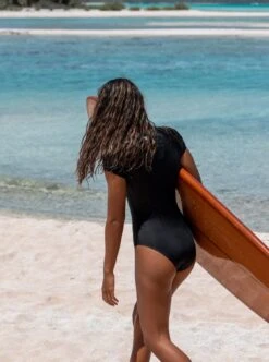 Roxy Essentials - Badeanzug Mit Flügelärmeln Für Frauen -Modereich Geschaft erjwr03496 roxyl kvj0 bck1