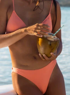 Roxy Beach Classics - Freches Bikiniunterteil Für Frauen -Modereich Geschaft erjx404291 roxyl mhf0 frt1 2