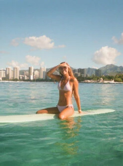 Roxy Hawaiian Heat - Freche Bikinihose Für Frauen -Modereich Geschaft erjx404585 roxyl ngz4 frt3